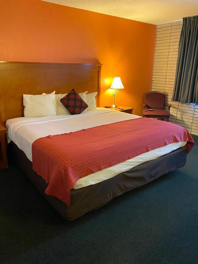 Americas Best Value Inn Salina Exterior foto