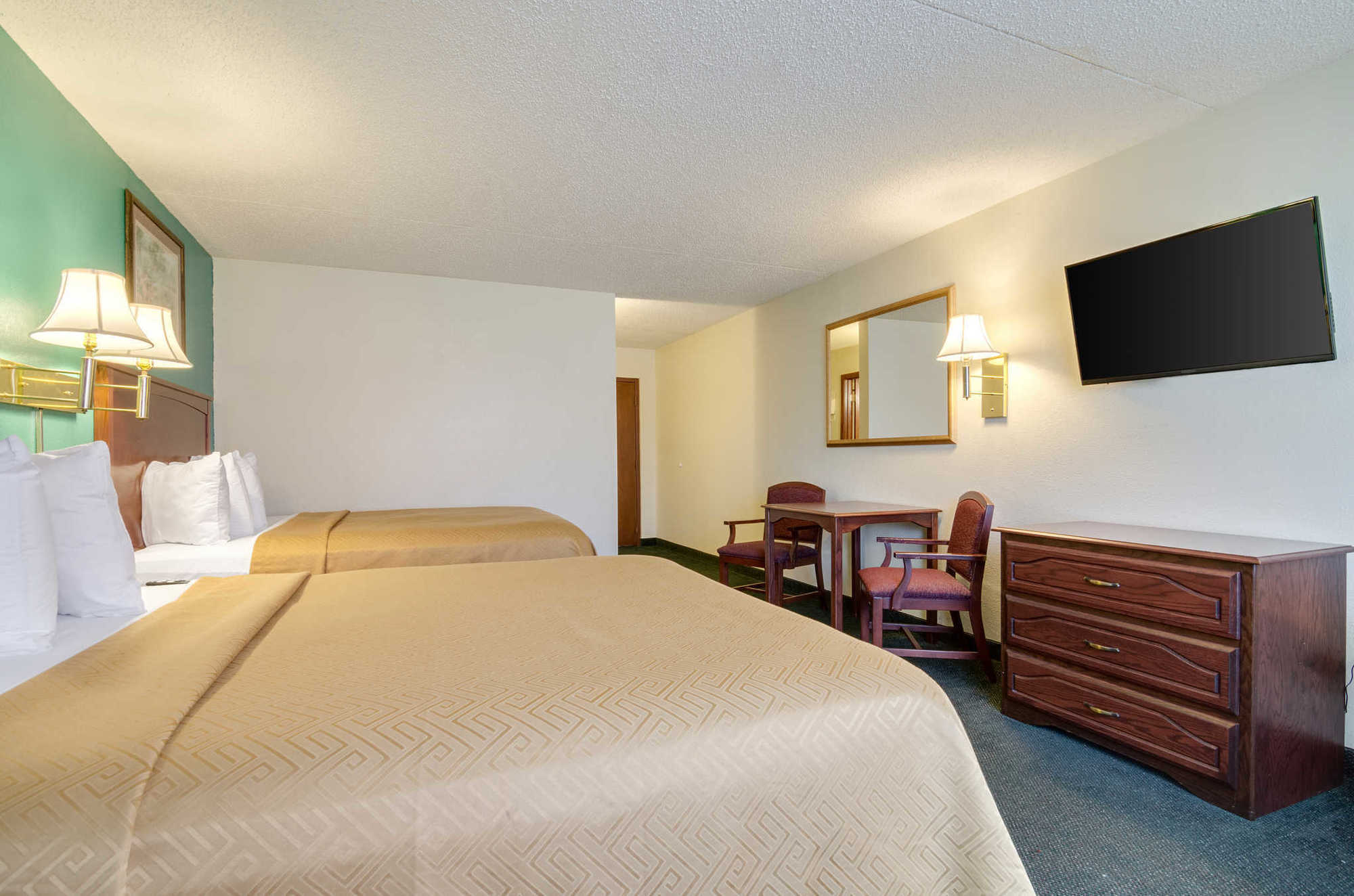 Americas Best Value Inn Salina Cameră foto